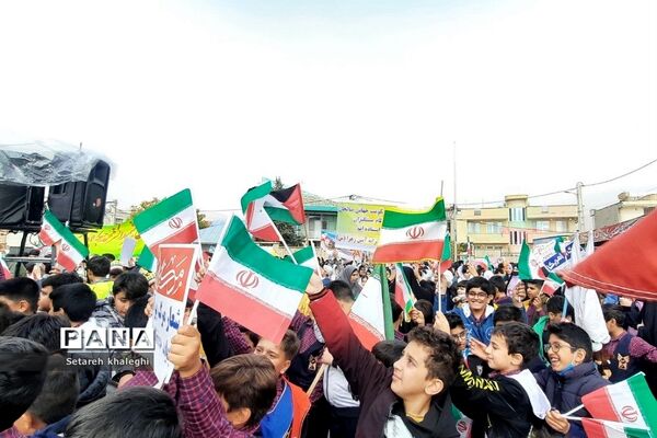 راهپیمایی ۱۳ آبان با حضور پر شور مردم در منطقه دماوند