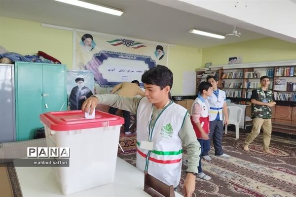 انتخابات شورای دانش‌آموزی در مدرسه نمونه دولتی آیت الله طالقانی شهرستان جاجرم