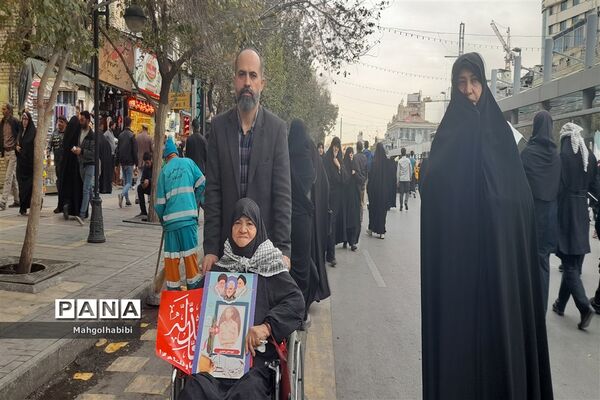 حضور فعال دانش‌آموزان خبرنگار پانا مشهد در راهپیمایی ۱۳ آبان