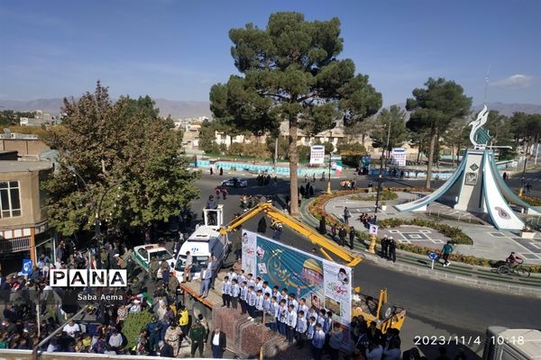 حضور دانش‌آموزان شهرستان کاشمر در راهپیمایی روز دانش‌آموز