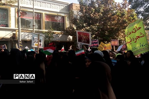 حضور دانش‌آموزان شهرستان کاشمر در راهپیمایی روز دانش‌آموز