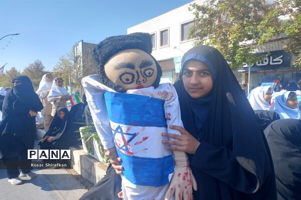 حضور دانش‌آموزان شهرستان کاشمر در راهپیمایی روز دانش‌آموز