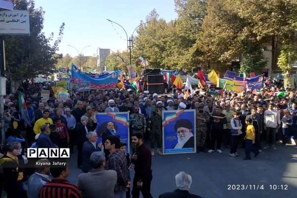 حضور دانش‌آموزان شهرستان کاشمر در راهپیمایی روز دانش‌آموز