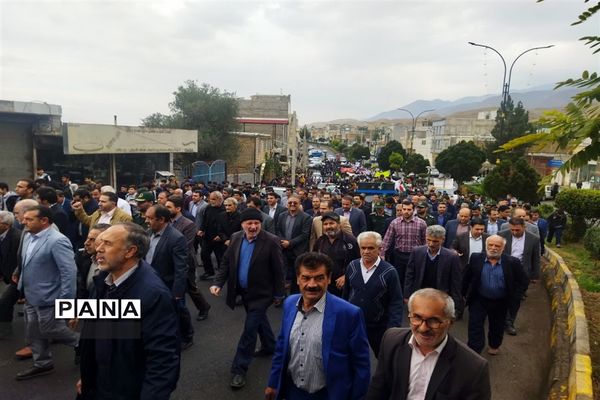 حضور فرهنگیان و دانش‌آموزان شهرستان طارم در راهپیمایی ۱۳آبان