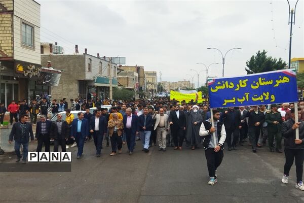 حضور فرهنگیان و دانش‌آموزان شهرستان طارم در راهپیمایی ۱۳آبان