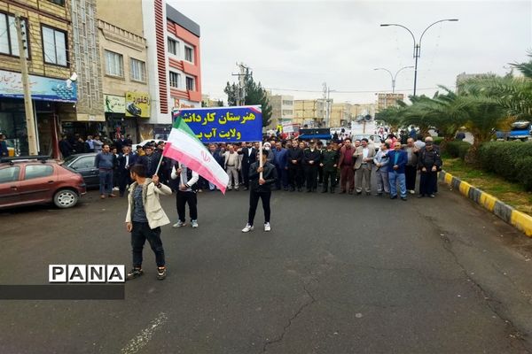 حضور فرهنگیان و دانش‌آموزان شهرستان طارم در راهپیمایی ۱۳آبان