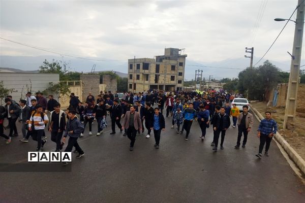 حضور فرهنگیان و دانش‌آموزان شهرستان طارم در راهپیمایی ۱۳آبان