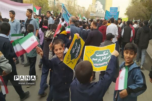 حضور دبیرستان نمونه‌دولتی مبین در راهپیمایی 13 آبان