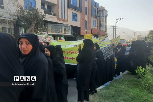 راهپیمایی روز سیزده آبان با حضور مردم، مسئولان و دانش‌آموزان در جهرم