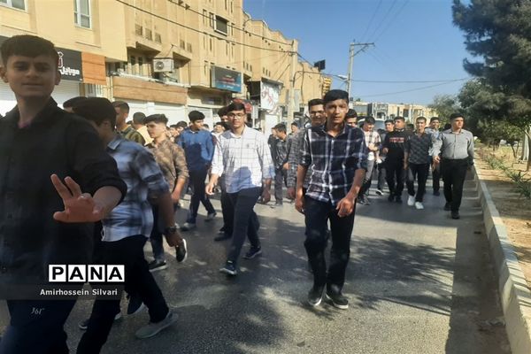 راهپیمایی روز سیزده آبان با حضور مردم، مسئولان و دانش‌آموزان در جهرم