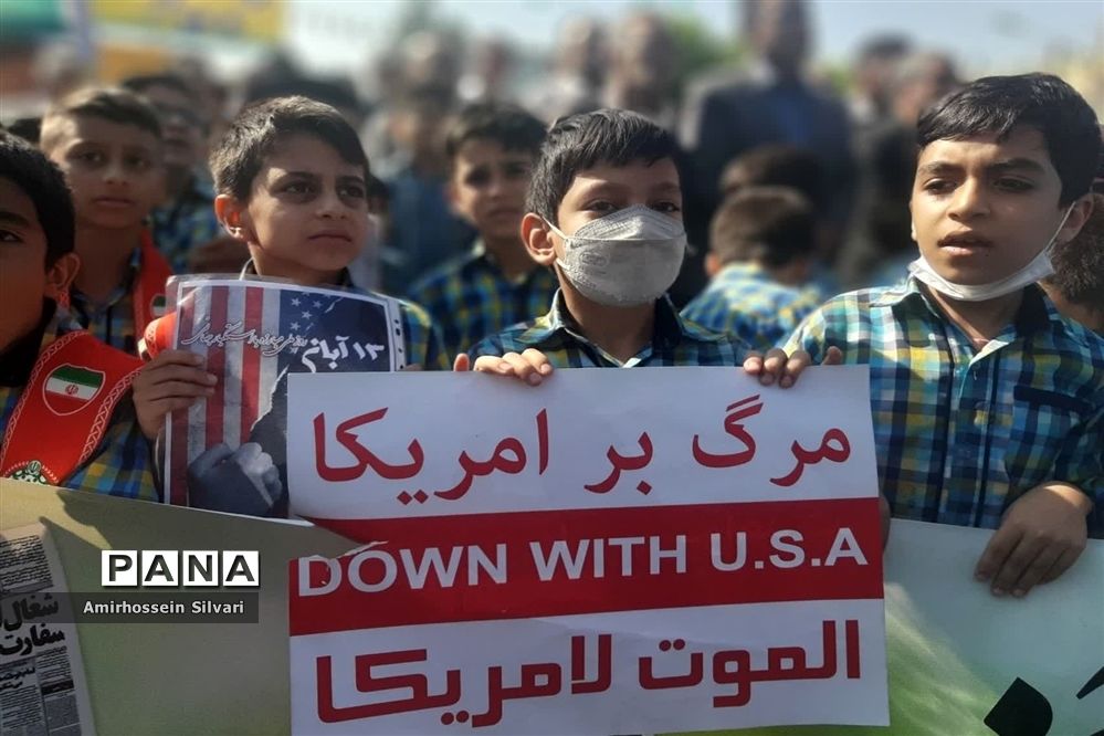 راهپیمایی روز سیزده آبان با حضور مردم، مسئولان و دانش‌آموزان در جهرم