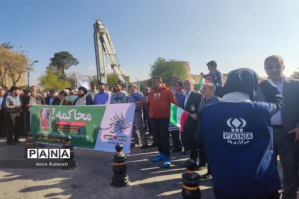 حضور مسئولین و دانش‌آموزان شیرازی در راهپیمایی روز دانش‌آموز