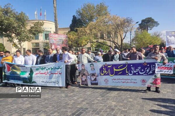 حضور مسئولین و دانش‌آموزان شیرازی در راهپیمایی روز دانش‌آموز