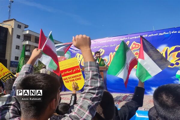 حضور مسئولین و دانش‌آموزان شیرازی در راهپیمایی روز دانش‌آموز