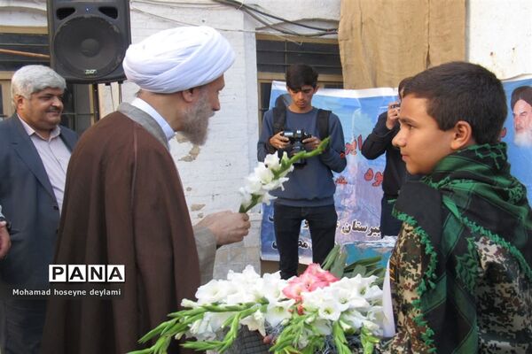 آیین نواخته شدن زنگ استکبارستیزی در مدارس فارس