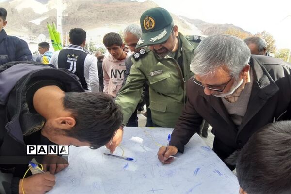 راهپیمایی یوم الله ۱۳ آبان در شهرستان فریدونشهر