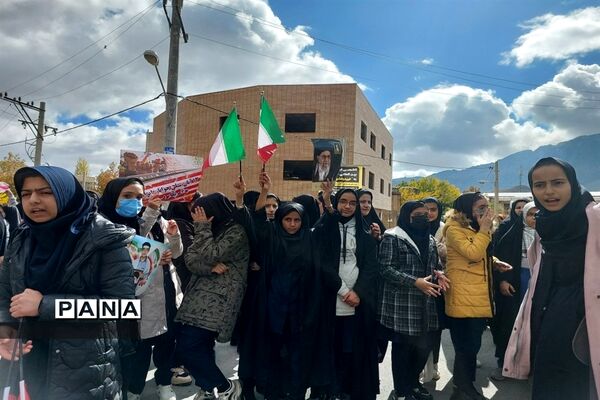 راهپیمایی یوم الله ۱۳ آبان در شهرستان فریدونشهر