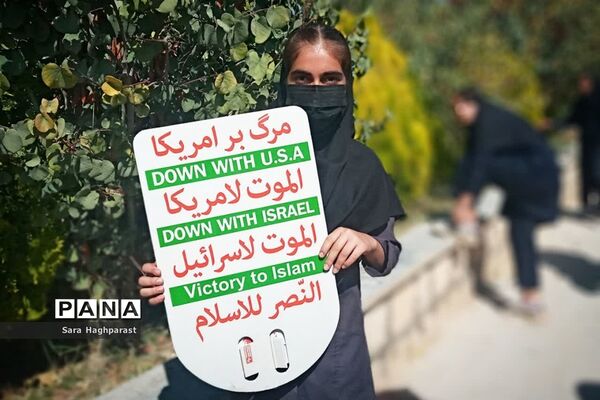 راهپیمایی یوم الله ۱۳ آبان با حضور گسترده مسئولان و دانش‌آموزان منطقه درودزن
