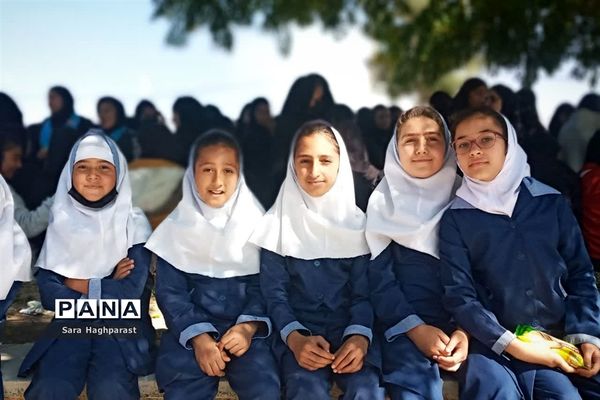 راهپیمایی یوم الله ۱۳ آبان با حضور گسترده مسئولان و دانش‌آموزان منطقه درودزن