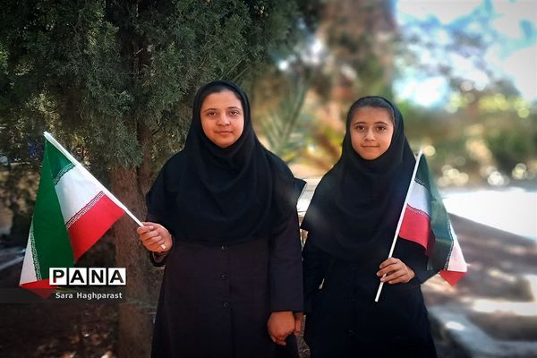 راهپیمایی یوم الله ۱۳ آبان با حضور گسترده مسئولان و دانش‌آموزان منطقه درودزن