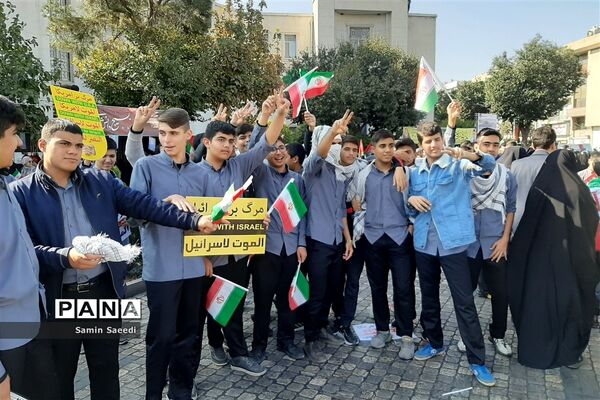 دانش‌آموزان و فرهنگیان بار دیگر در 13 آبان ماه حماسه آفریدند