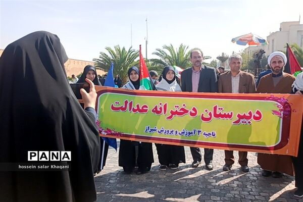 تجمع بزرگ ضد استکباری دانش‌آموزان در شیراز