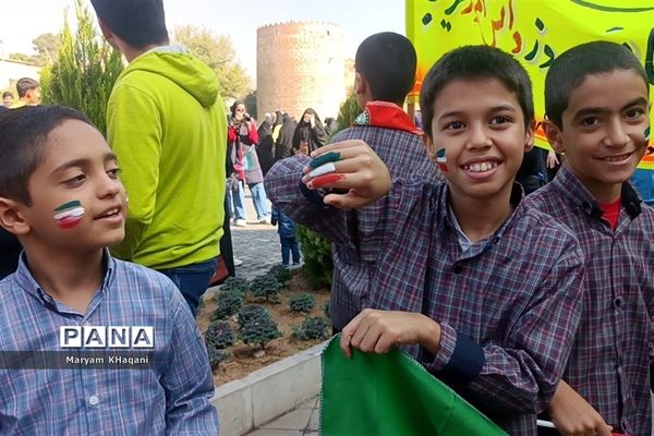 تجمع بزرگ ضد استکباری دانش‌آموزان در شیراز