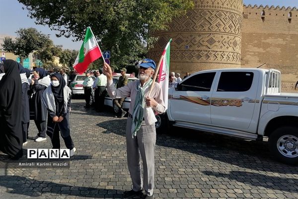 حضور پرشور دانش‌آموزان حماسه ساز شیرازی  در راهپیمایی یوم الله 13 آبان