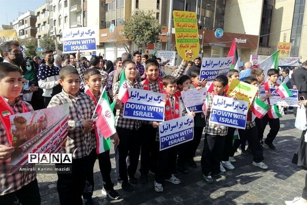 حضور پرشور دانش‌آموزان حماسه ساز شیرازی  در راهپیمایی یوم الله 13 آبان