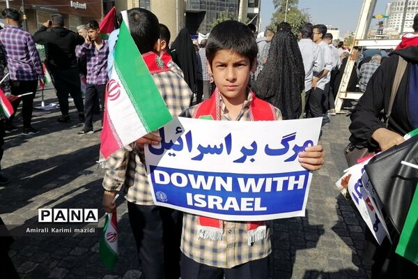 حضور پرشور دانش‌آموزان حماسه ساز شیرازی  در راهپیمایی یوم الله 13 آبان