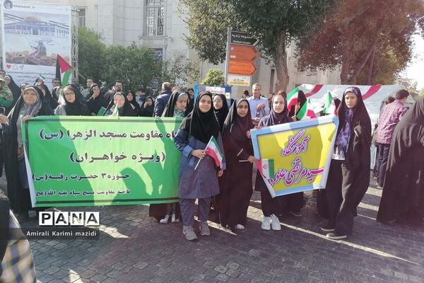 حضور پرشور دانش‌آموزان حماسه ساز شیرازی  در راهپیمایی یوم الله 13 آبان