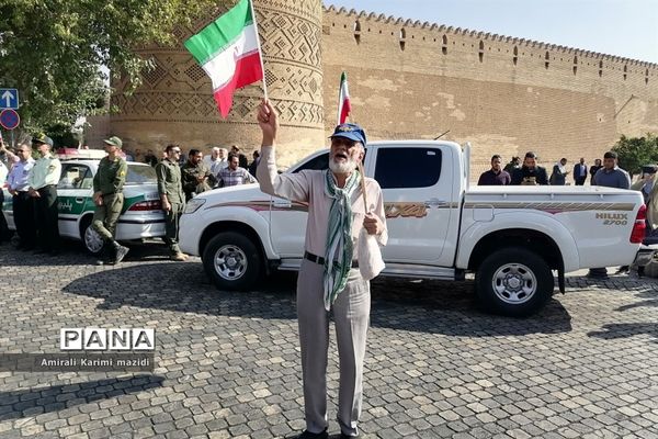 حضور پرشور دانش‌آموزان حماسه ساز شیرازی  در راهپیمایی یوم الله 13 آبان