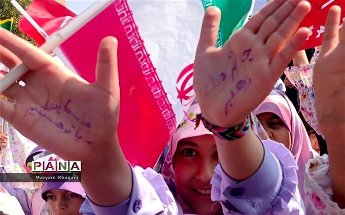 ما آمده‌ایم تا به استکبار جهانی نشان دهیم همیشه گوش به فرمان ولایت فقیه هستیم