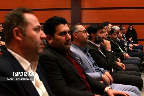 آیین تجلیل از رتبه‌های برتر کنکور ناحیه 2 بهارستان
