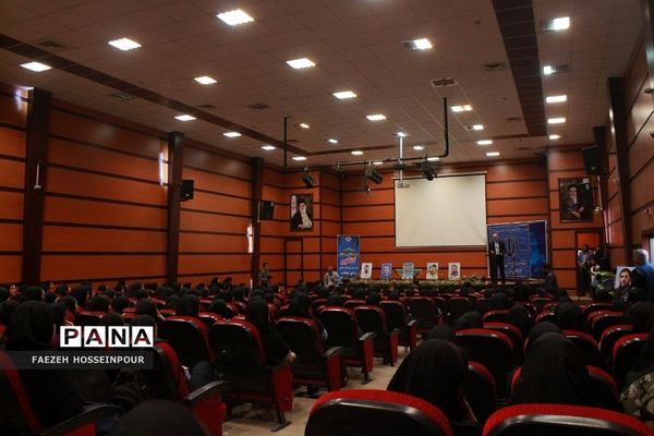 آیین تجلیل از رتبه‌های برتر کنکور ناحیه 2 بهارستان