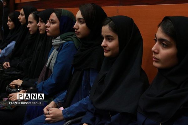 آیین تجلیل از رتبه‌های برتر کنکور ناحیه 2 بهارستان