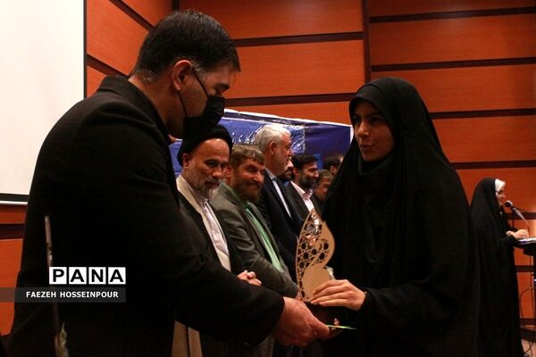 آیین تجلیل از رتبه‌های برتر کنکور ناحیه 2 بهارستان