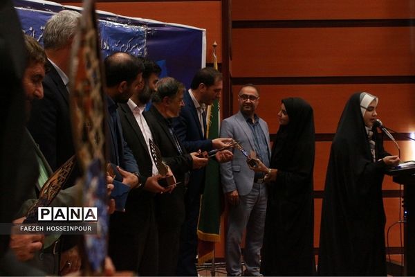 آیین تجلیل از رتبه‌های برتر کنکور ناحیه 2 بهارستان