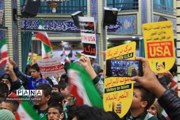 تجمع دانش‌آموزان انقلابی در مسجد جامع دلیجان