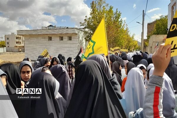 استقبال مردم شهر توره از راهپیمایی ۱۳ آبان