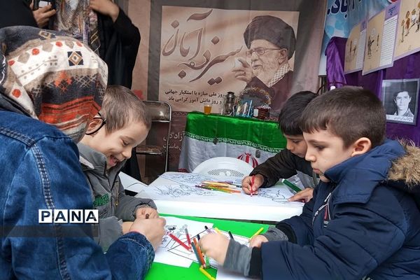 راهپیمایی روز دانش‌آموز 13 آبان در شهرستان رباط‌کریم