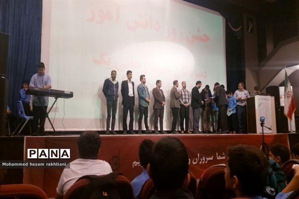 مراسم جشن روز دانش‌آموز دبیرستان شهید رجایی یک شهرستان بجنورد