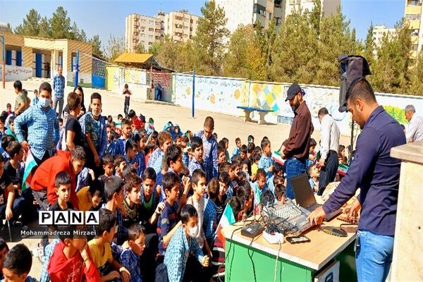 جشن روز دانش‌آموز در دبستان امام رضا(ع)