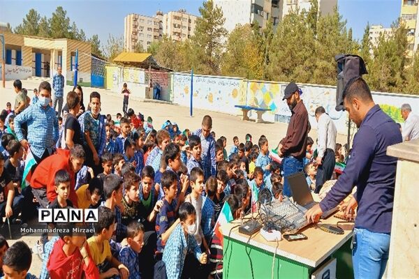 جشن روز دانش‌آموز در دبستان امام رضا(ع)
