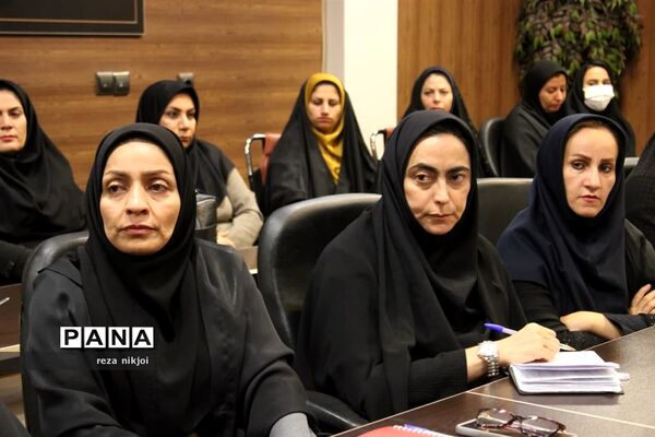جلسه تخصصی مدیران ابتدایی ناحیه یک بهارستان