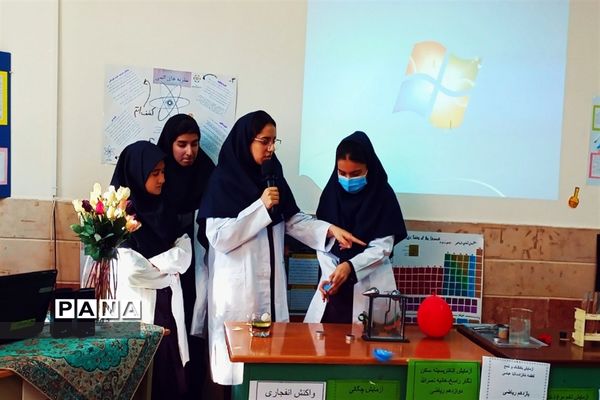 بازدید مسئولان و دانش‌آموزان از نمایشگاه آزمایشگاه زهره خبازی دماوند