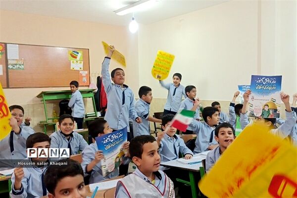 طنین شعار مرگ بر آمریکا در کلاس‌های درس دبستان معارف۶