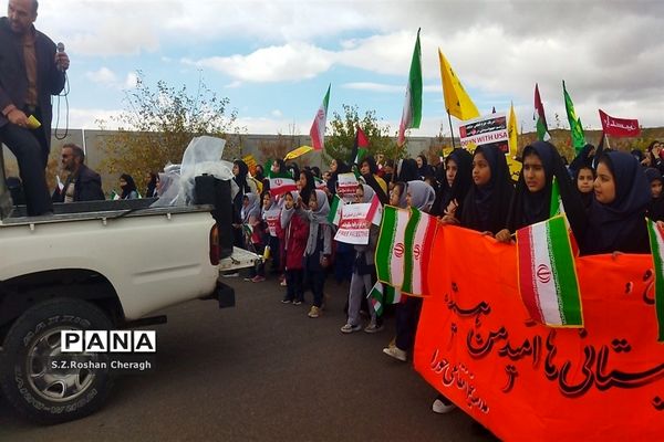 فریادهای کوبنده مردم شهر دستجرد خلجستان قم در راهپیمایی 13 آبان