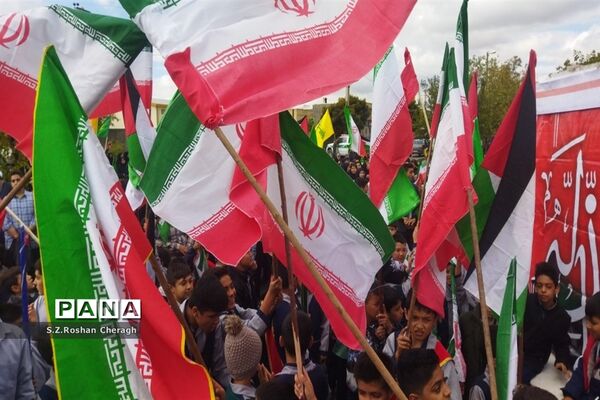 فریادهای کوبنده مردم شهر دستجرد خلجستان قم در راهپیمایی 13 آبان