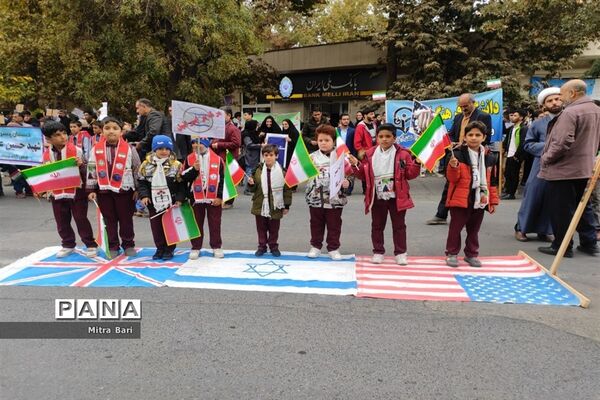 راهپیمایی مردم نیشابور در روز ۱۳ آبان